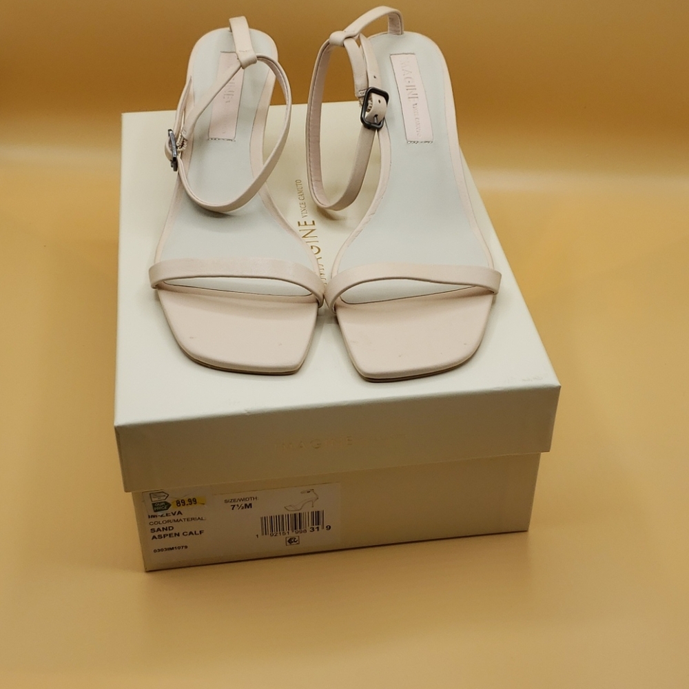 Ladies heels VinceCamuto 7 1/2 - Picture 2 of 5